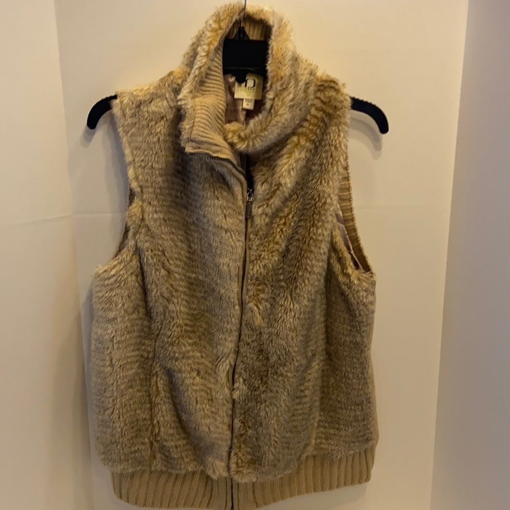Fuda‎ fur sweater vest Xl mob wife